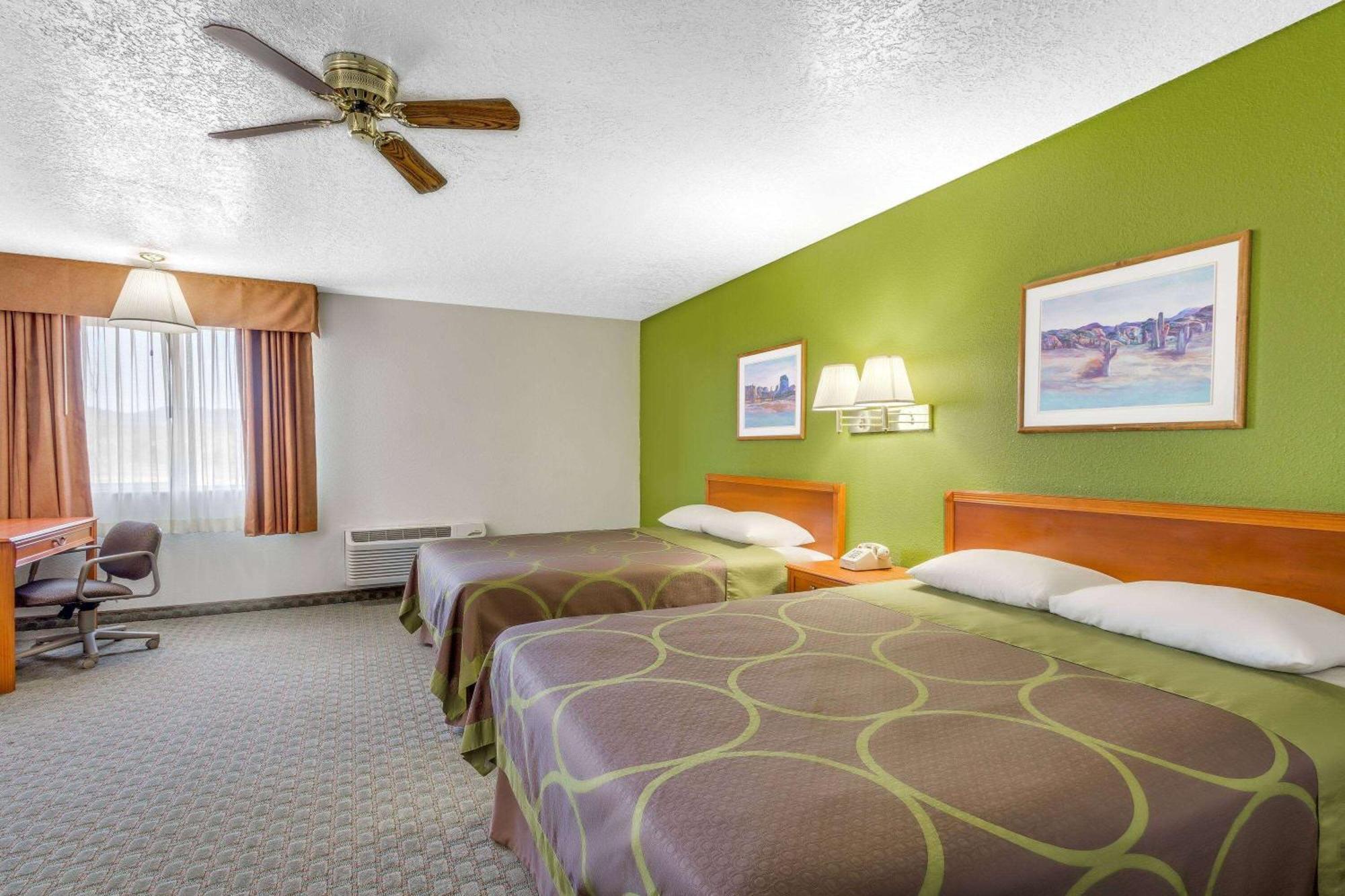 Super 8 By Wyndham Price Motel Exterior foto