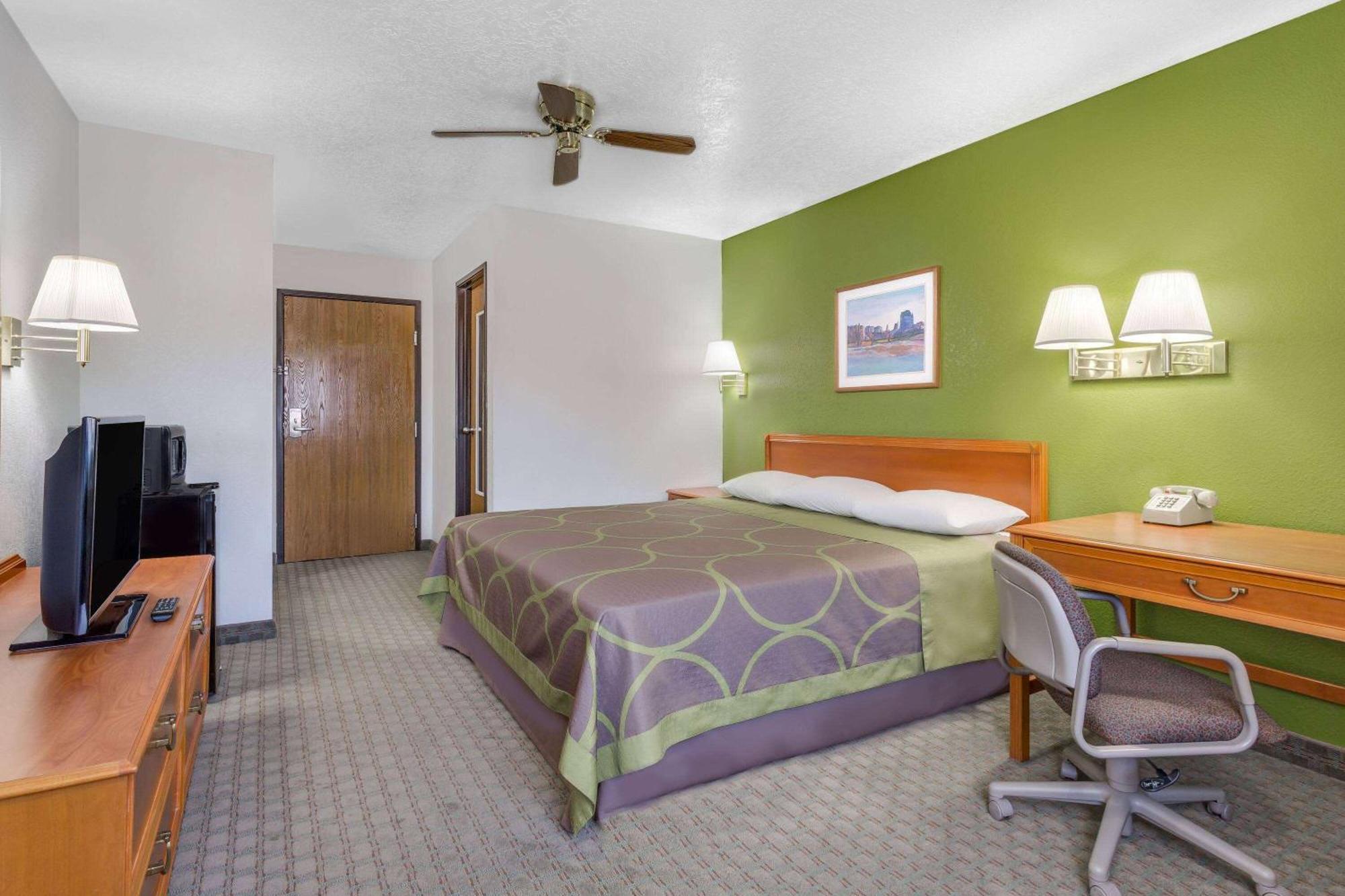 Super 8 By Wyndham Price Motel Exterior foto